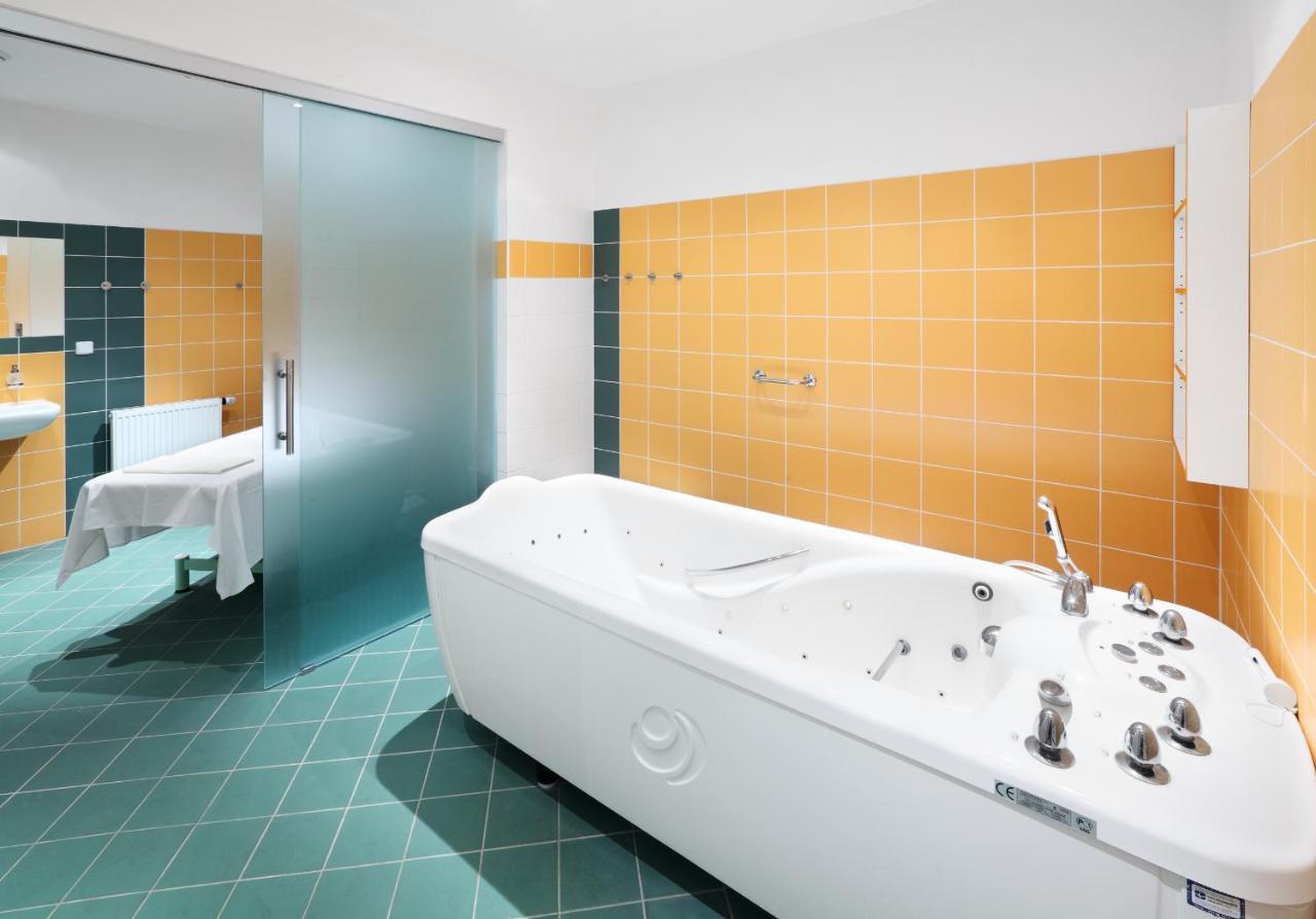 Wellness Hotel Iris 파블로프 외부 사진