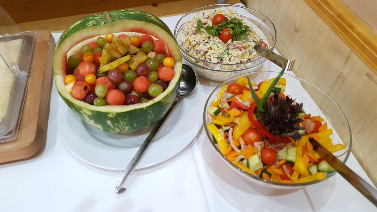 Wellness Hotel Iris 파블로프 외부 사진